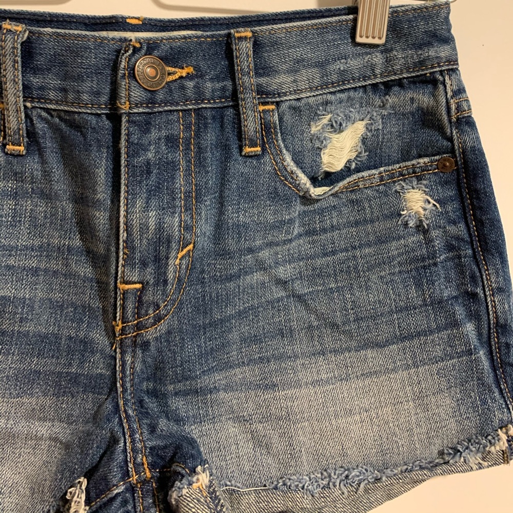 abercrombie distressed denim shorts - Picture 3 of 4